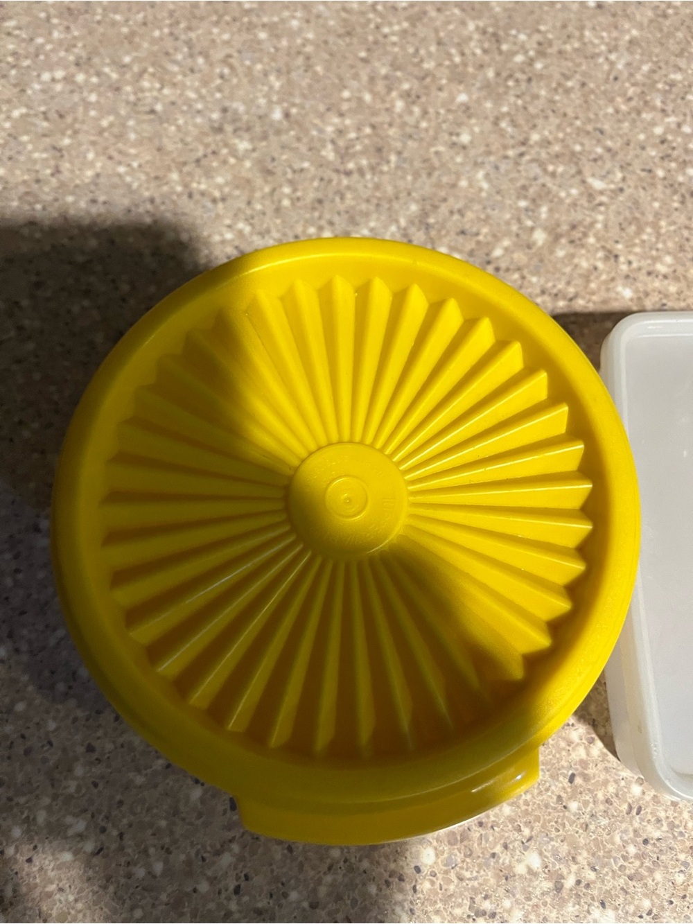 Tupperware - Picture 2 of 5
